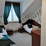 Privatunterkunft Dworek Nad Stawem & Laznia Piwna