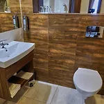 Rum i privatbostad Dworek Nad Stawem & Laznia Piwna *