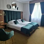 Privatunterkunft Dworek Nad Stawem & Laznia Piwna