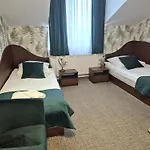 Dworek Nad Stawem & Laznia Piwna