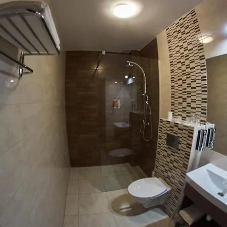 Dworek Nad Stawem & Laznia Piwna *