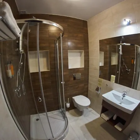Dworek Nad Stawem & Laznia Piwna * أوستروف مازوفيتسكا