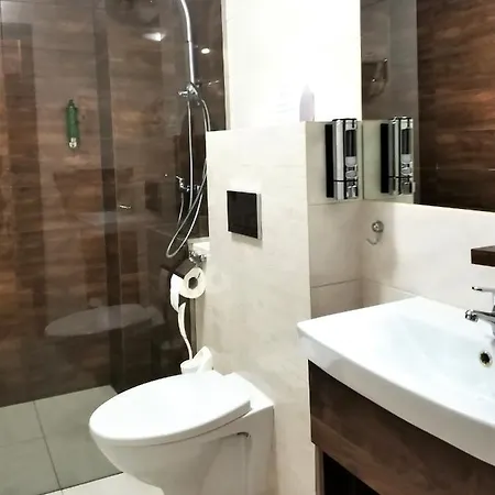 Dworek Nad Stawem & Laznia Piwna *