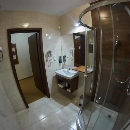 Dworek Nad Stawem & Laznia Piwna أوستروف مازوفيتسكا